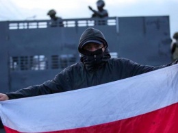 Протесты в Минске: из райотделов травмированных забирает «скорая»