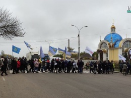 "не убивайте малый бизнес", - в Николаеве предприниматели перекрыли выезд из города (ФОТО)