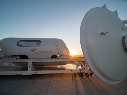 Virgin Hyperloop впервые испытала скоростную систему с пассажирами
