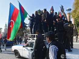 Появились фото, как жители Баку после победы празднуют соглашение о перемирии. Фото