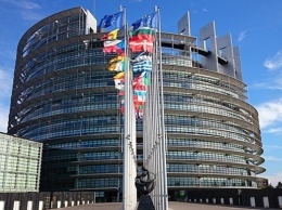 Европарламент раскритиковал Украину за суды и олигархов