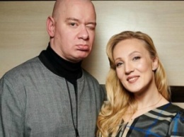 Заросший Кошевой из «Квартал 95» ошарашил смелым фото с женой: «Красивая Ксения и какой-то...»