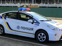 В Одессе автомобиль влетел в остановку с людьми, есть пострадавшие