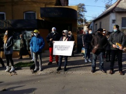 Под мелитопольским горсоветом протестуют рестораторы