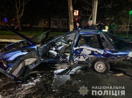 На проспекте Героев Украины водитель BMW устроил ДТП и сбежал с места происшествия (ФОТО)