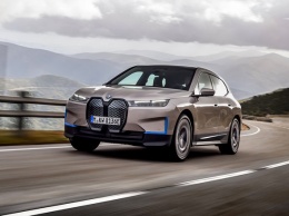 BMW показала первый серийный электрокроссовер iX за год до выхода на рынок