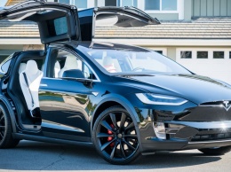 Tesla отзывает Model X в США и Канаде