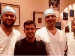 Фото Зеленского с врачами вызвало шквал шуток в соцсетях