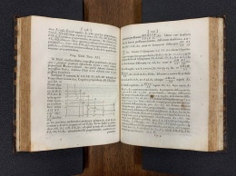 Обнаружены сотни старинных копий "Математических начал" Ньютона