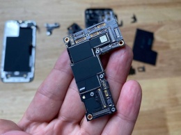 Флагман iPhone 12 Pro Max удивляет своими внутренностями