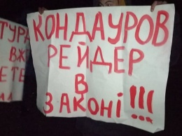 На Луганщине фермеры перекрыли трассу: протестуют против рейдерского беспредела, «крышуемого» полицией и «титушками» (фото)