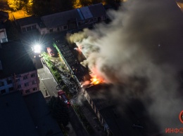 Масштабный пожар на агрегатном заводе в Днепре: горит производственный цех