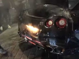 Тюнингованный Nissan GT-R загорелся в центре Лондона (ВИДЕО)