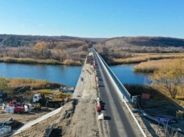 Ремонт Новоайдарского моста показали с высоты птичьего полета (фото)