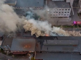 В Днепре вспыхнул масштабный пожар на агрегатном заводе