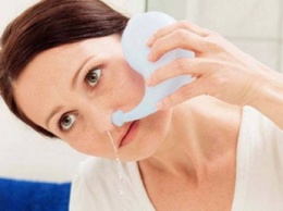 Врач рассказала, насколько эффективно промывание носа в борьбе с коронавирусом