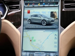 Tesla исправит проблему с гаснущими экранами в своих электрокарах