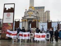 Белорусы вышли на Майдан Независимости в Киеве, чтобы поддержать своих соотечественников в борьбе с режимом Лукашенко. ФОТО
