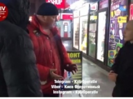 В Киеве продавец шаурмы устроил дикое "шоу" с мачете: видео