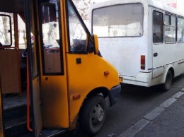 В Николаеве еще одного маршрутчика оштрафовали на 17 тысяч - перевозил вдвое больше пассажиров, чем можно было