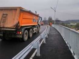 На Закарпатье запустили движение через мост-долгострой в Буштыне