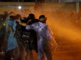 Во время протестов в Таиланде произошла драка демонстрантов с полицией и стрельба: Ранены 55 человек