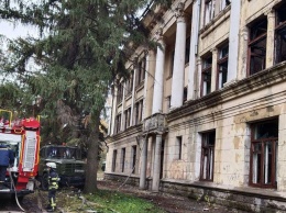 На Хортице в здании заброшенного института произошел пожар - фото