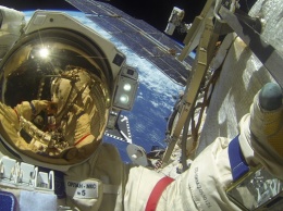 Из МКС в космос улетела деталь при выходе космонавтов со станции