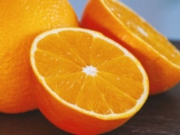 Провоцирует опасные состояния: кому категорически нельзя есть апельсины