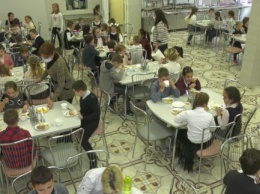 В школьных столовых Харькова ввели новые графики питания и проводят дезинфекцию