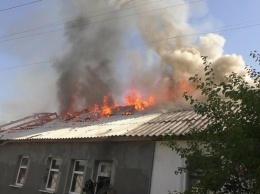 Пожар среди ночи! В Мариуполе в огне пострадали мужчина и ребенок