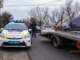 В Днепре мужчина умер за рулем во время движения: Hyundai въехал в отбойник