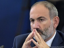 Армянские министры уходят, премьер Пашинян остается. Надолго ли?