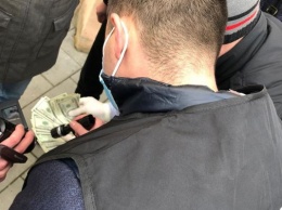 Во Львовской области сотрудника окружного административного суда поймали на взятке. Фото