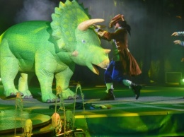 В запорожском цирке были замечены динозавры - фото