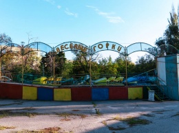 Мрачный и опустевший: как в Никополе выглядит парк Металлургов