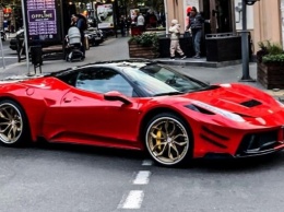 По Одессе проехался тюнингованный суперкар Ferrari красного цвета