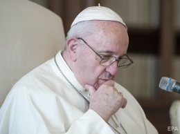 Папа римский лайкнул фото полуобнаженной модели. В Instagram начали расследование
