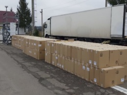 На границе с Беларусью в грузовике с селедкой нашли сигарет на 10 миллионов