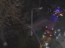 В Одессе загорелось студенческое общежитие. Спасатели провели эвакуацию. Фото