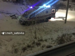 В Харькове иностранец выпал из окна четвертого этажа и сломал ногу, - ФОТО
