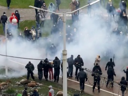 В Минске прошел "Марш против фашистов". Милиция разогнала его участников с помощью светошумовых гранат