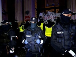 В Варшаве продолжаются антиправительственные протесты