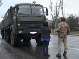 В Мариуполе штанга троллейбуса упала на грузовик военных, - ФОТО