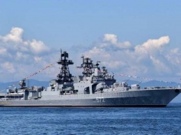 Россиянам не понравился американский корабль, который "пытался напасть" на них
