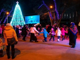 «Новогоднее чудо», концерты и елки: как готовятся к праздникам в парках и ДК Днепра