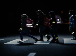 Новые ПДД для пешеходов: где в Днепре купить светоотражающие элементы и что будет, если их не носить