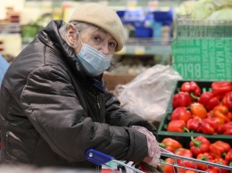 Собянин продлил домашний режим для пожилых и "удаленку"