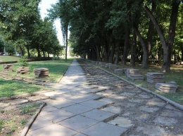 Гоцанюк поручил ускорить темпы реконструкция сквера возле ДКП в Симферополе