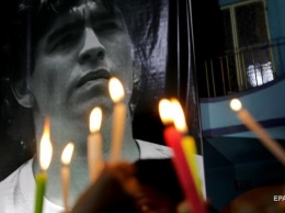 Аргентина прощается с Марадоной: огромные очереди и беспорядки